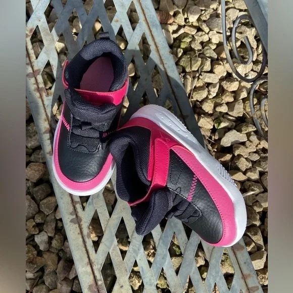 NWOT Jordan’s-23 Toddlers Sz-9C NoTie Laces w/Velcro, Light, Comfortable Shoes - Picture 5 of 16